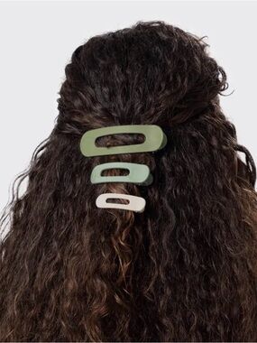 Set of 3 Glossy Kitsch Resin Hair Clips in Olive, Taupe, and Cream